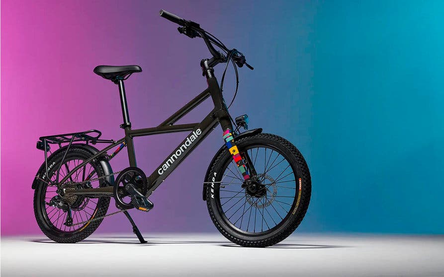  Un tamaño de cuadro universal y ruedas de 20 pulgadas logran que la Cannondale Compact Neo sea una bicicleta eléctrica fácil de usar por la ciudad para cualquier ciclista. 