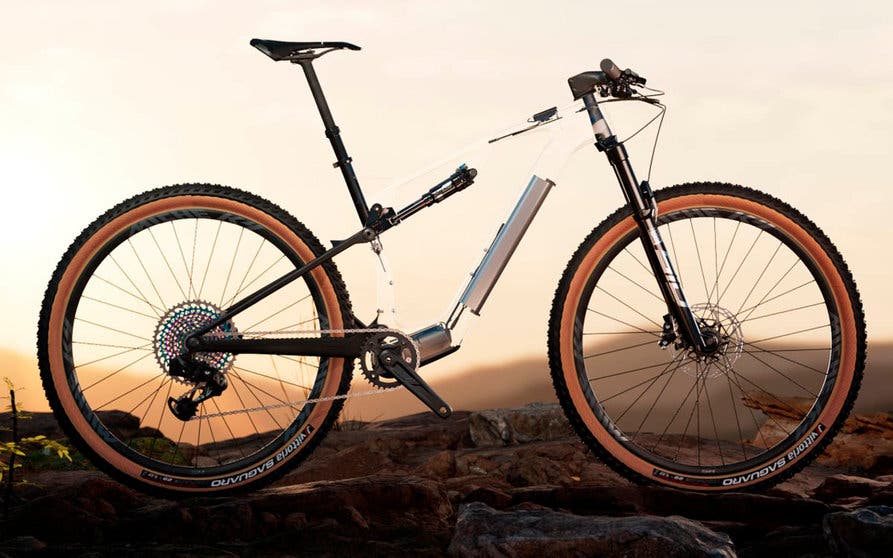  La bicicleta eléctrica Wilier Urta Hybrid es la primera incursión de la marca en las e-MTB ligeras, con un peso total de menos de 16 kilogramos en la configuración más elevada. 