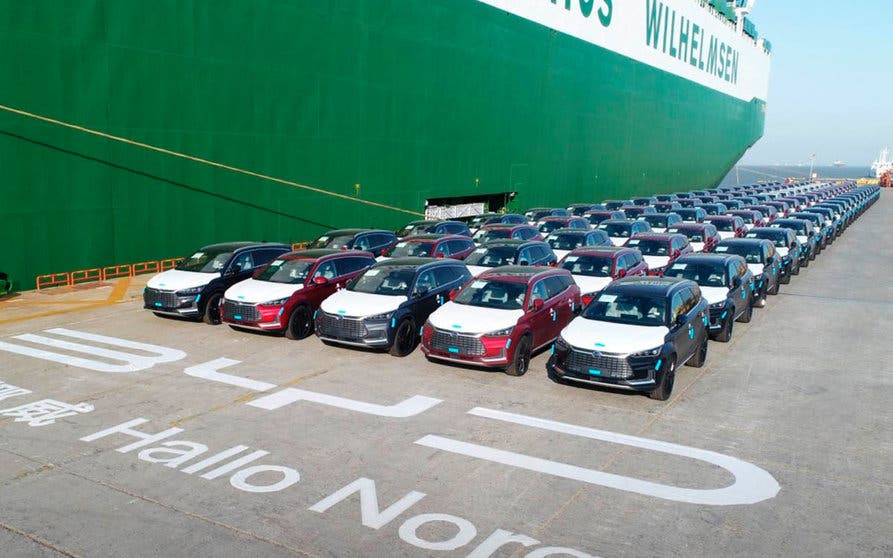  Las primeras unidades de la nueva generación de BYD Tang con baterías Blade estructurales y sin cobalto ya están camino de Noruega. 