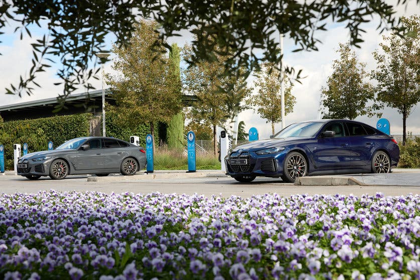 Cada punto de carga instalado por BMW en Valdebebas alcanza los 11 kW.