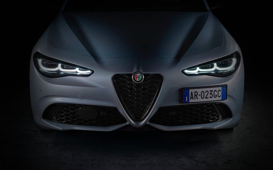 El máximo responsable de Alfa Romeo, antes de Peugeot, ha dado detalles sobre la estrategia eléctrica de la firma.