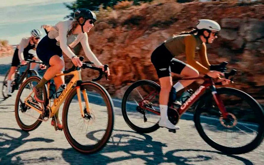 Orbea ofrece la bicicleta eléctrica Gain en seis versiones, cuatro de carretera y dos de gravel, todas ellas con el mismo cuadro y el mismo sistema de asistencia.