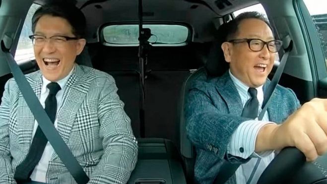 Koji Sato y Akio Toyoda comparten su afición por los coches y la filosofía de la empresa para asumir los desafíos.