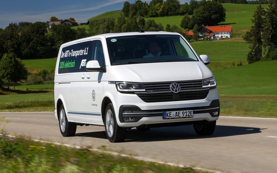 Volkswagen Caravelle eléctrica transformada por ABT.