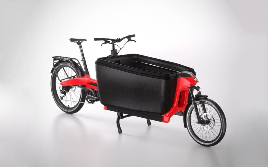 Toyota y Douze han presentado la Douze Cycles x Toyota Mobility, una bicicleta eléctrica con la que transportar hasta 100 kilos de peso.