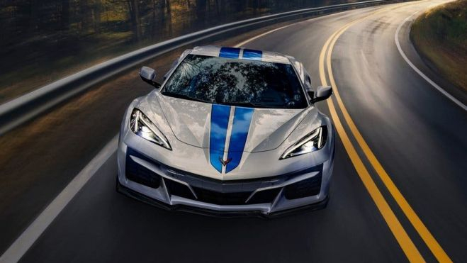 El Chevrolet Corvette E-Ray es la versión más potente y rápida de las que han existido. El Chevrolet Corvette E-Ray es la versión más potente y rápida de las que han existido.