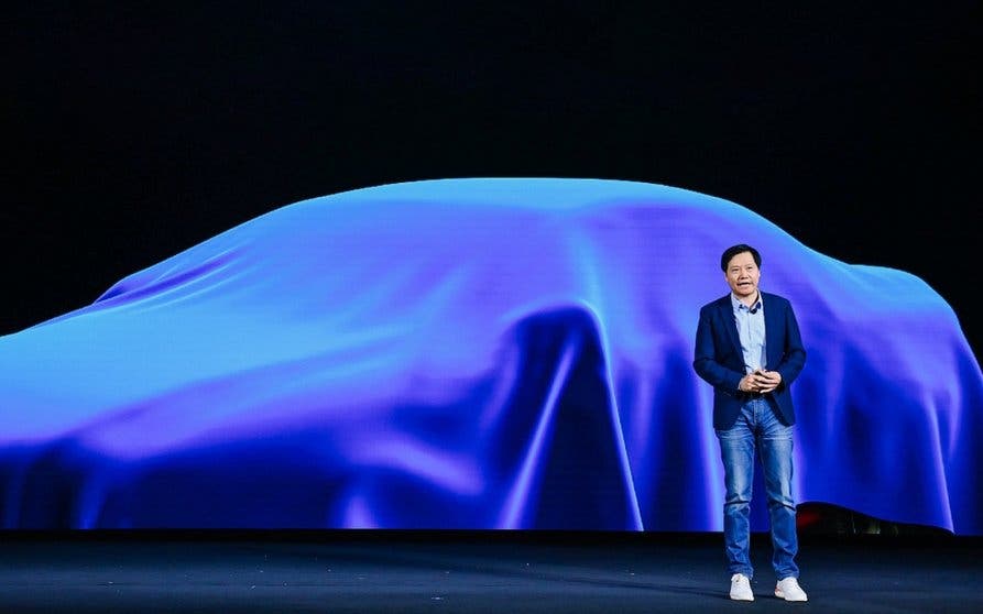 El CEO de Xiaomi, Lei Jun, durante la presentación del proyecto del primer coche eléctrico