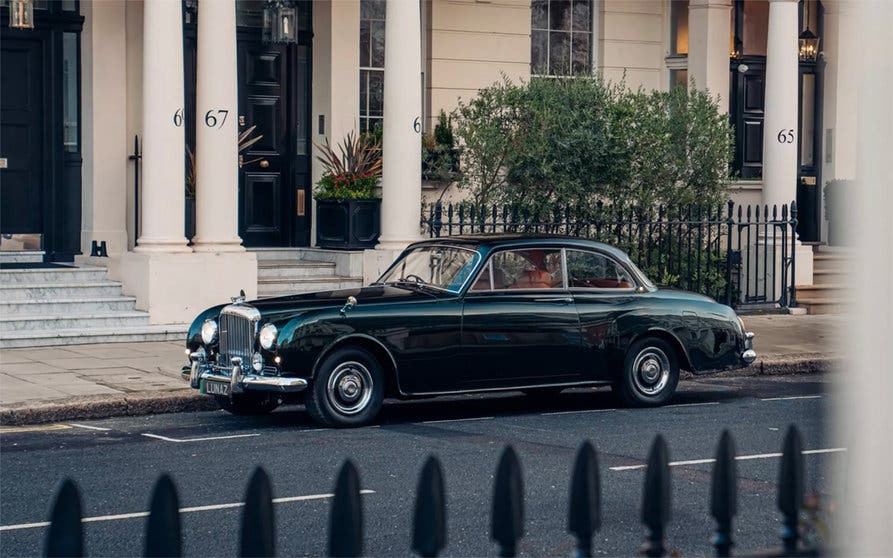 Lunaz ha extraído la mecánica clásica del Bentley Continental S2 de 1961 para que sea expuesta.