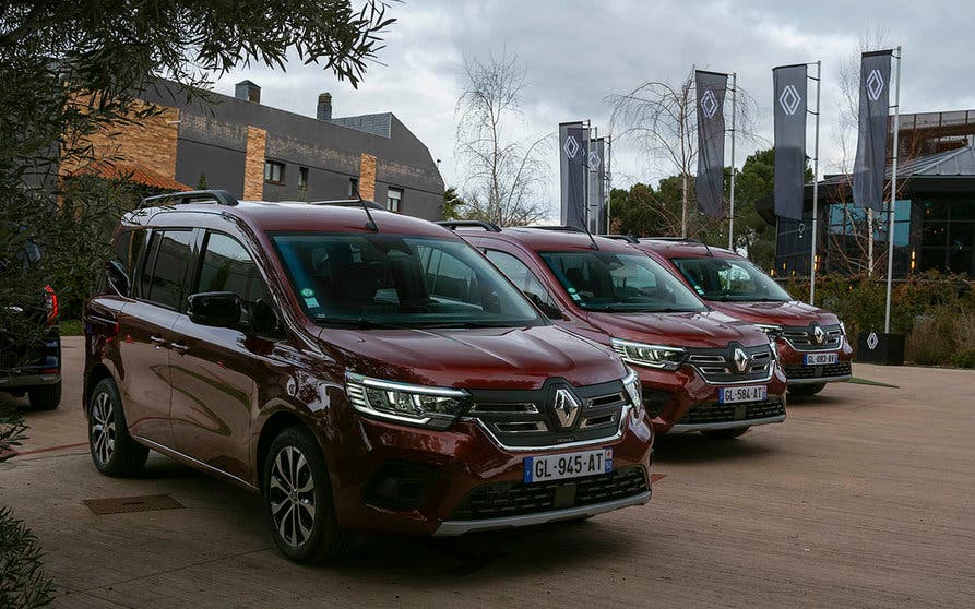 La nueva Renault Kangoo E-Tech propone una solución eléctrica que conjuga habitabilidad y un espacio de carga adaptada tanto para los clientes profesionales como para los particulares.
