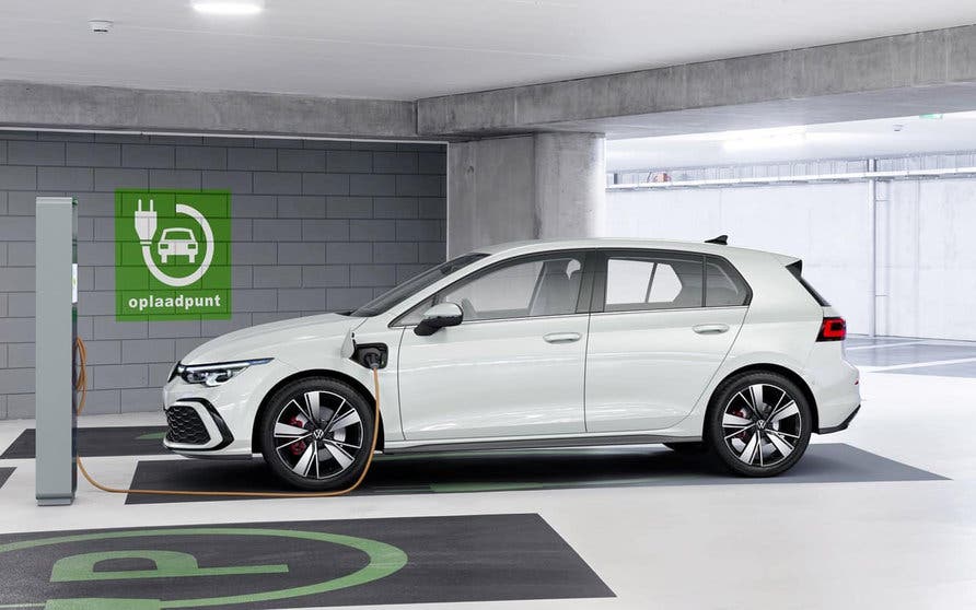 El futuro Volkswagen Golf renunciaría a todas sus mecánicas de combustión, incluida la variante híbrida enchufable.