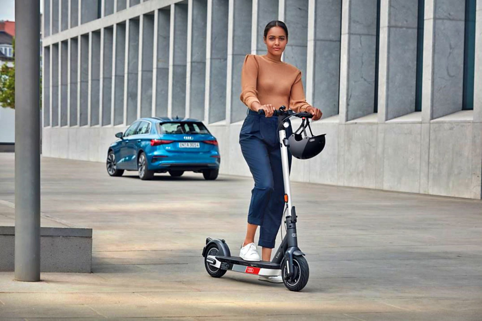 Este es el casco definitivo para usar en patinete o bicicleta, con luz  integrada y ventilación extrema