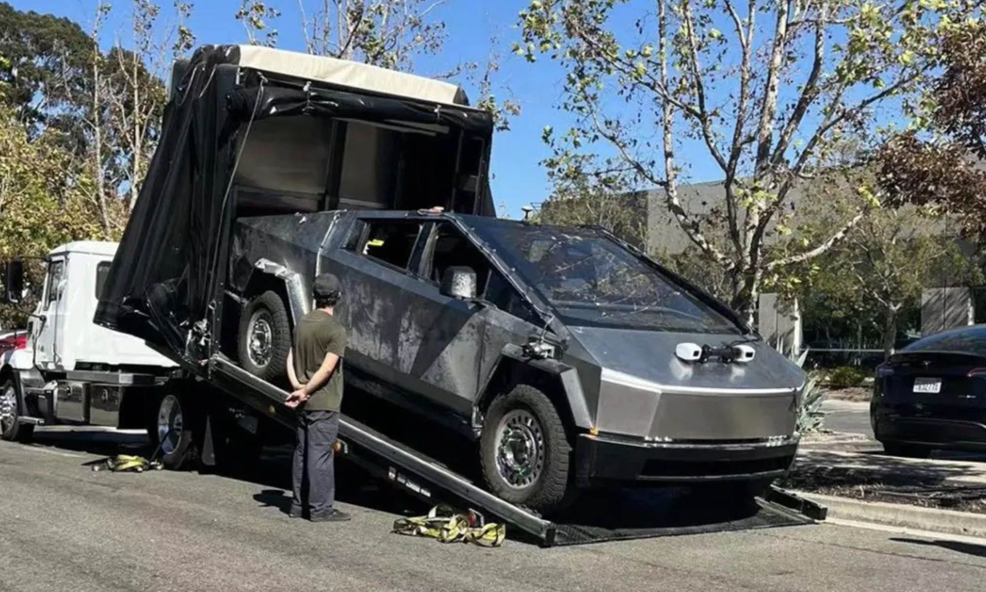 Prototipo del Tesla Cybertruck dotado de un sensor LiDAR fabricado por XenomatiX. 