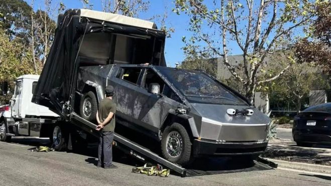 Prototipo del Tesla Cybertruck dotado de un sensor LiDAR fabricado por XenomatiX. 