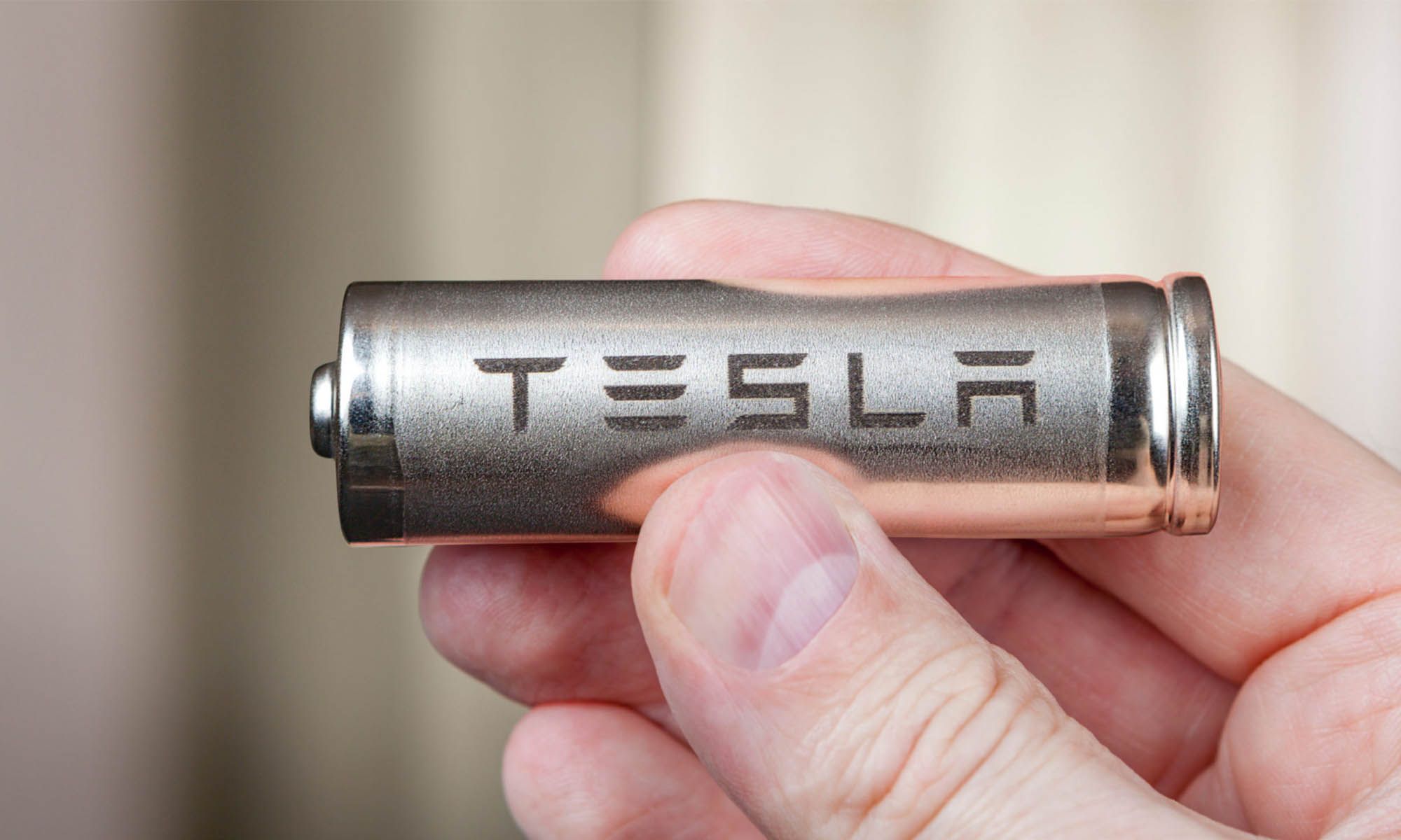 Desde 2020 Tesla ha manifestado su interés por controlar el suministro de litio que necesita para las baterías de sus coches eléctricos.