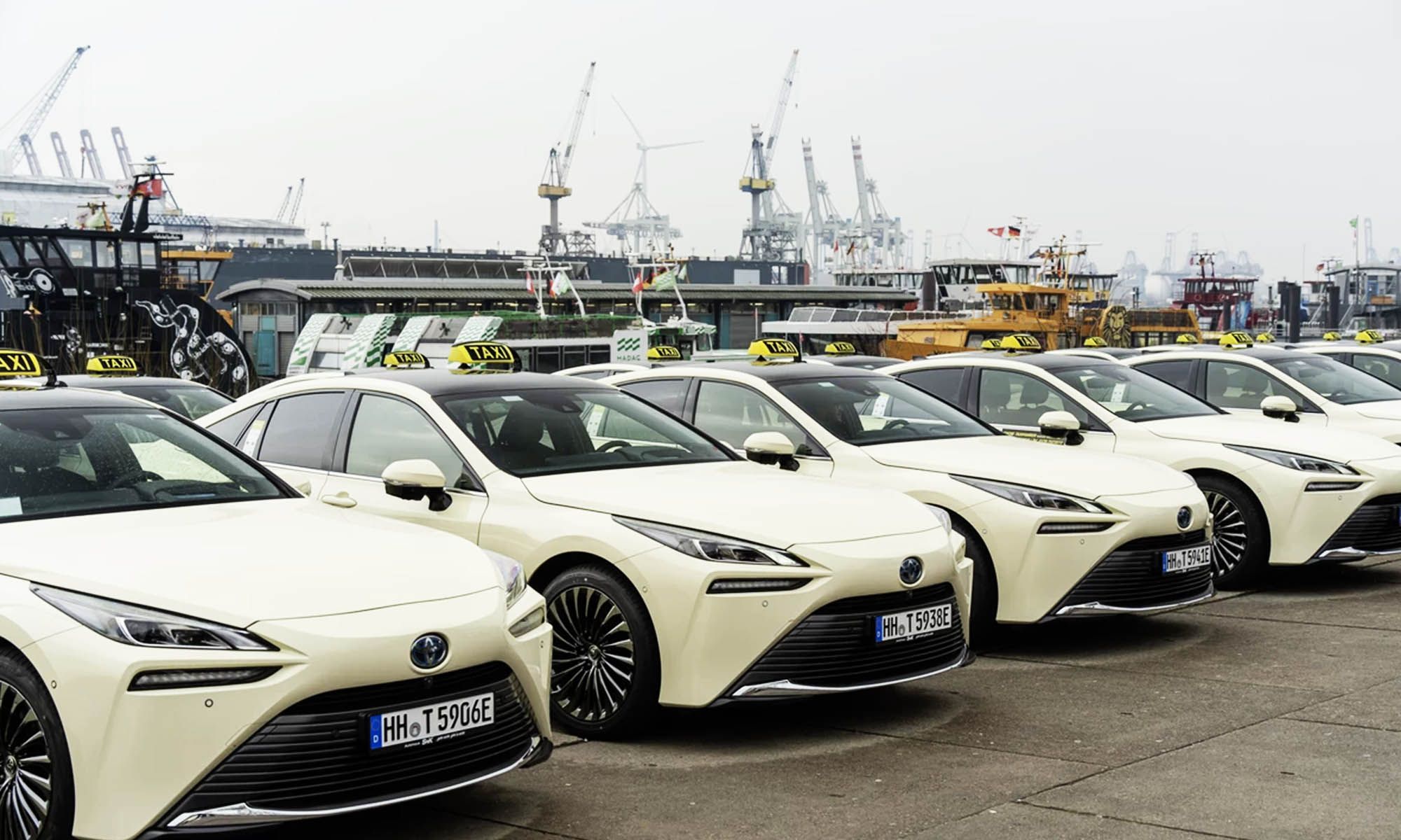 Las 25 unidades del Toyota Mirai acondicionadas como taxi ya han sido entregadas a la compañía de taxis más grande de Hamburgo, Best Taxi.