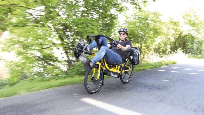 Esta particular bicicleta eléctrica porta una batería de 651 Wh ubicada bajo el asiento.