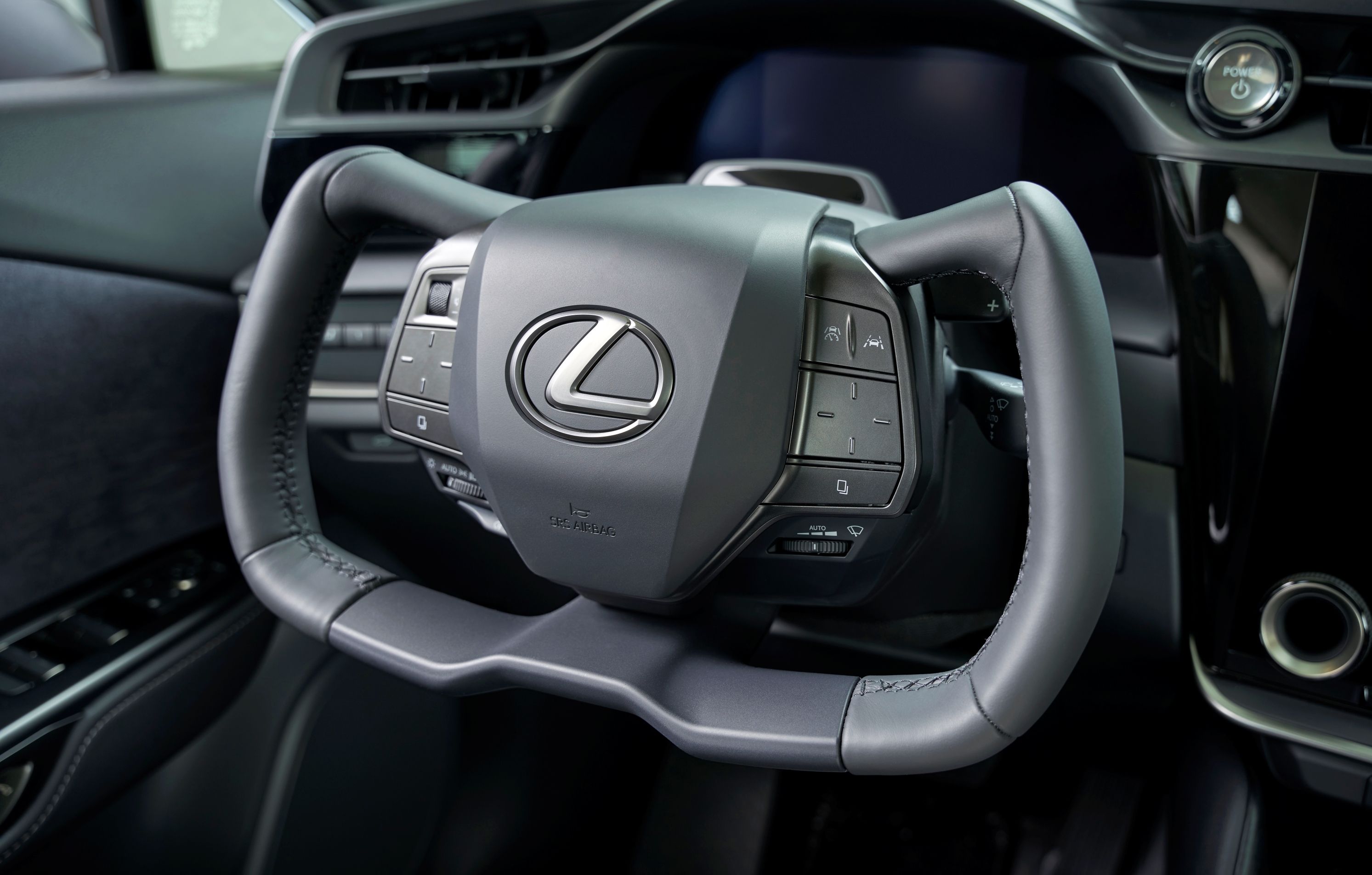 El volante tipo yugo de la marca premium nipona se estrenará en el Lexus RZ eléctrico.