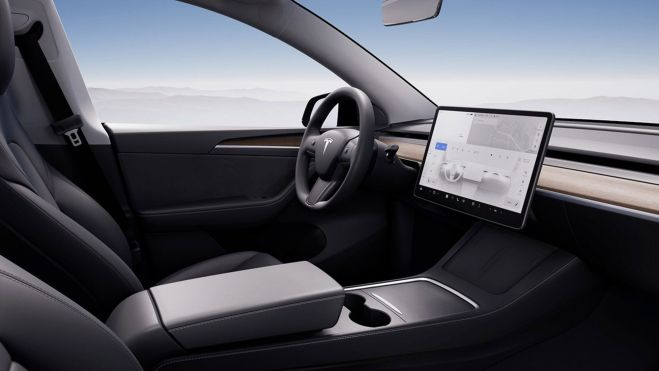 TESLA MODEL Y. INTERIORjpg