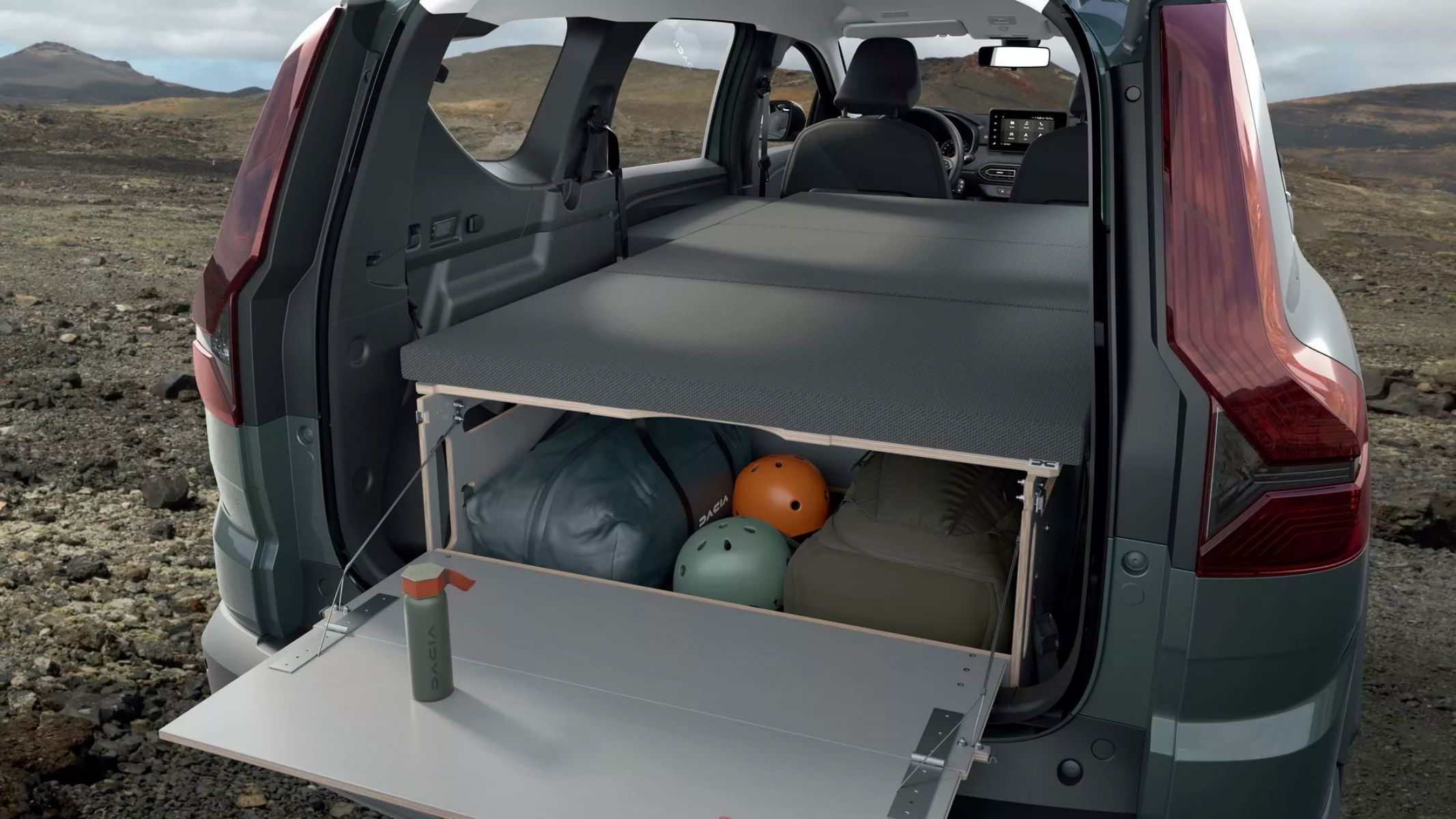 En la imagen, el Pack Sleep de Dacia para el Jogger.