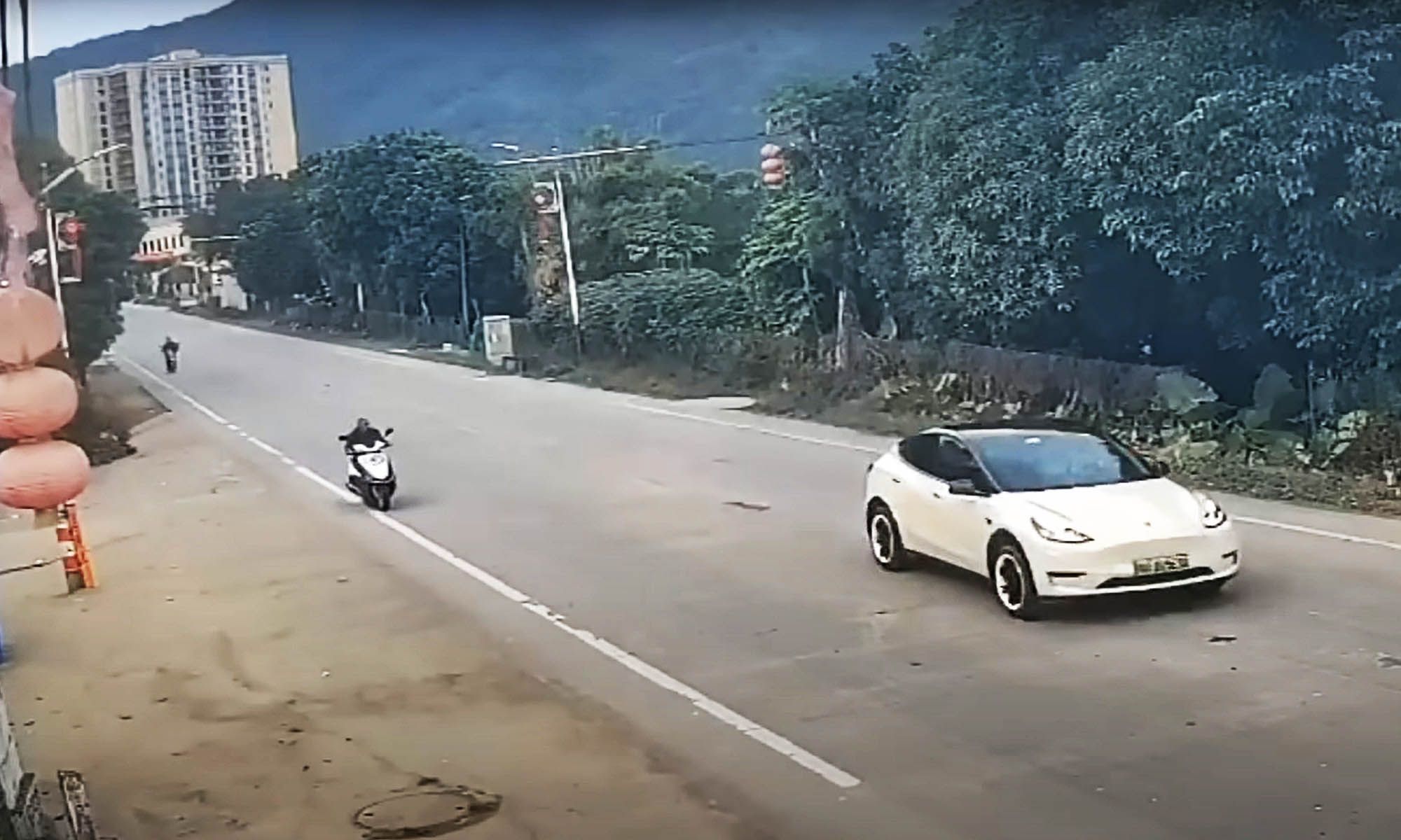 Un Tesla Model Y descontrolado circula a toda velocidad durante dos kilómetros por las calles de la ciudad de Chaozhou. 