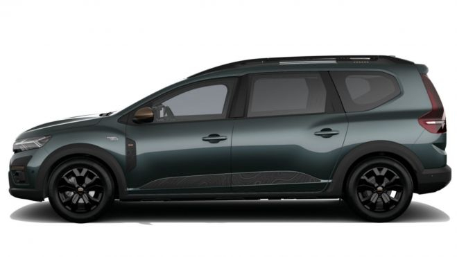 El color Verde Cedro, las líneas topográficas en las puertas, las llantas negras y los acentos cobrizos enfatizan el espíruto aventurero del Dacia Jogger Extreme.