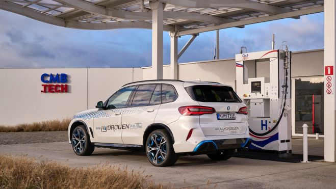 BMW iX5 Hydrogen Trasera