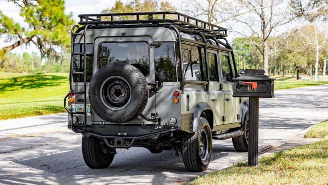 Land Rover Defender 110 electrico project ghost restomod 03