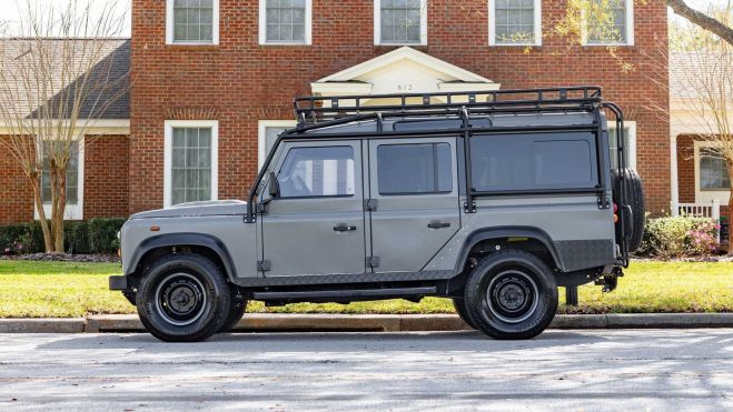 Land Rover Defender 110 electrico project ghost restomod 02