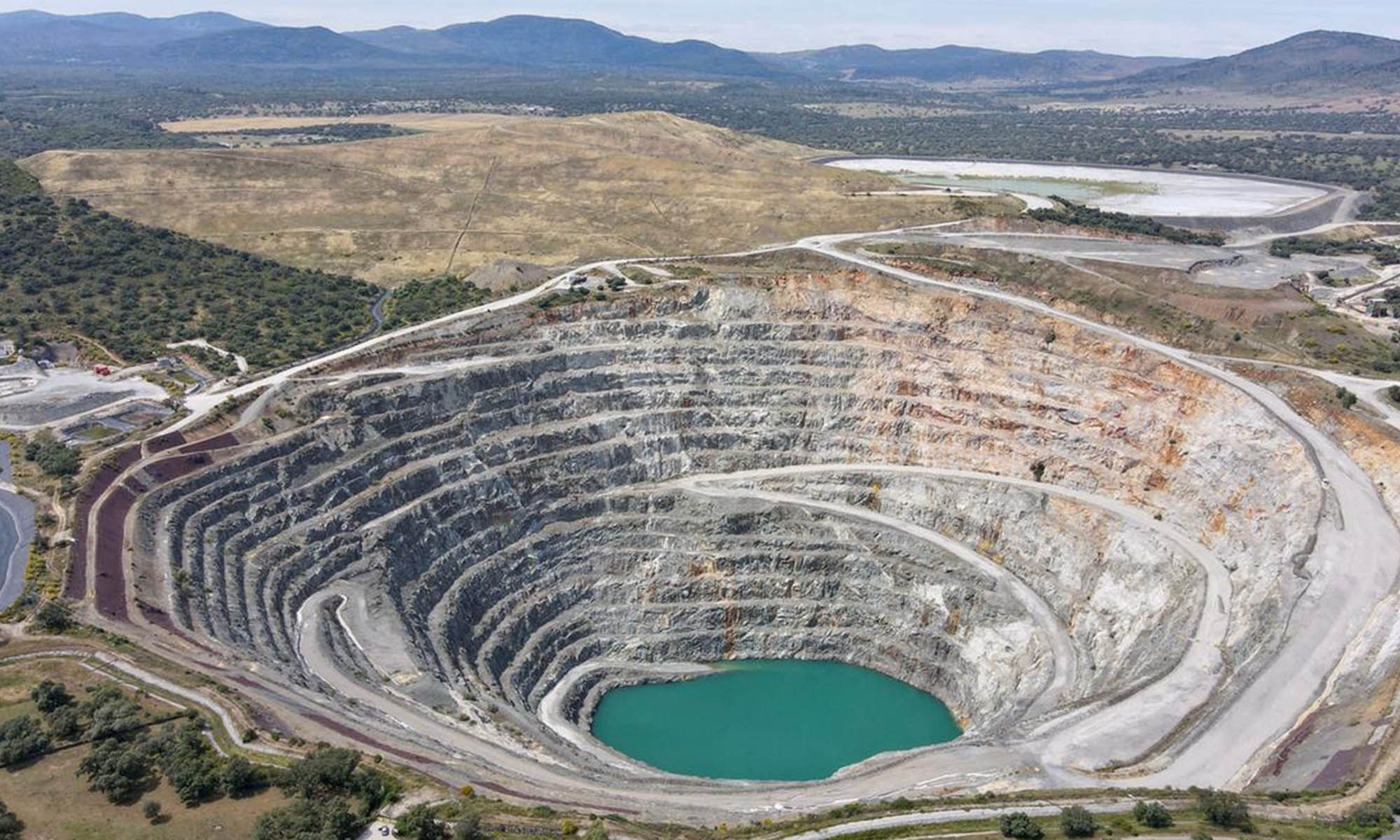 La Unión Europea tratará los proyectos mineros relacionados con materias primas estratégicas como de interés público, reduciendo sus plazos de aprobación.