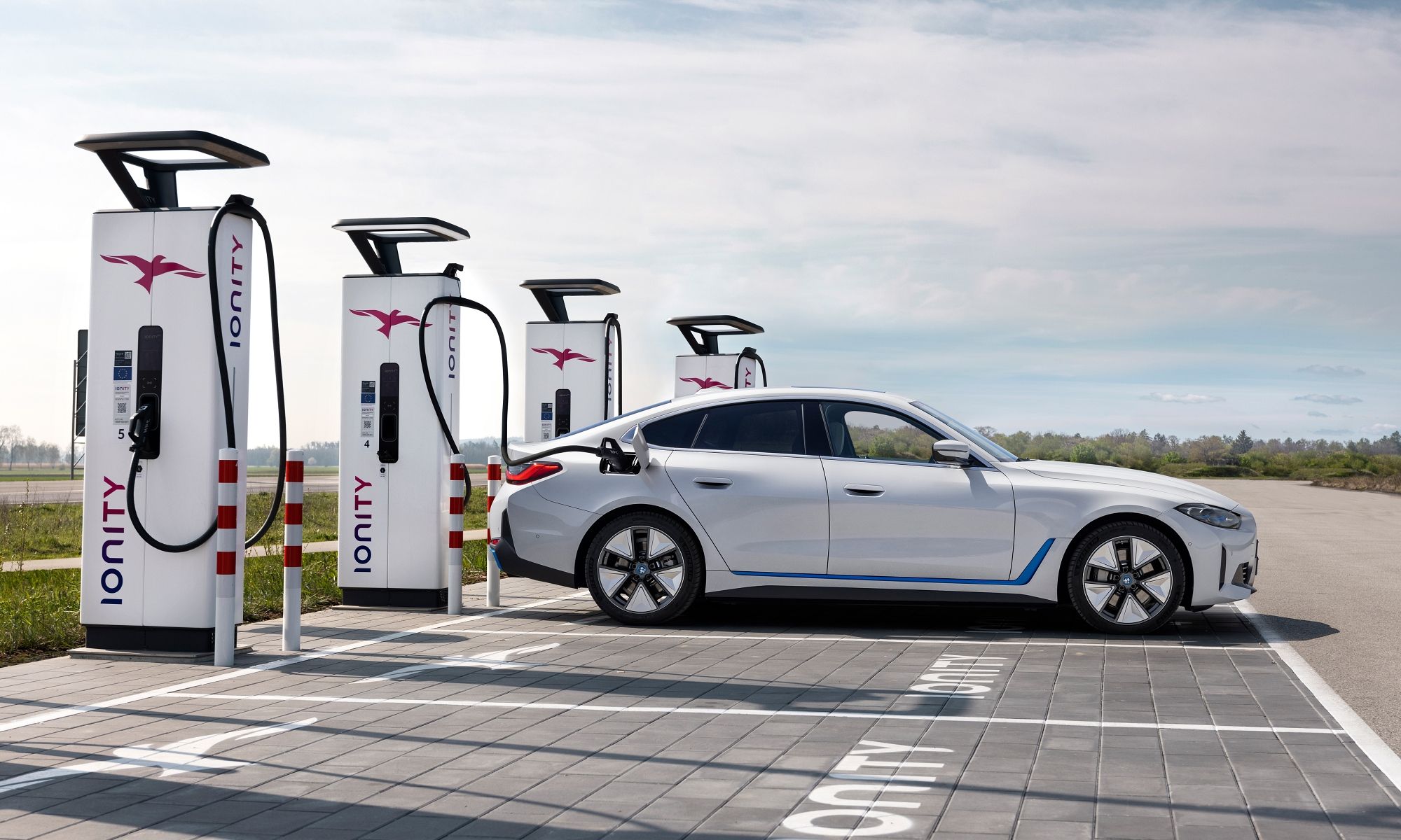 BMW es una de los fabricantes que más experiencia acumula en el campo de la electrificación.