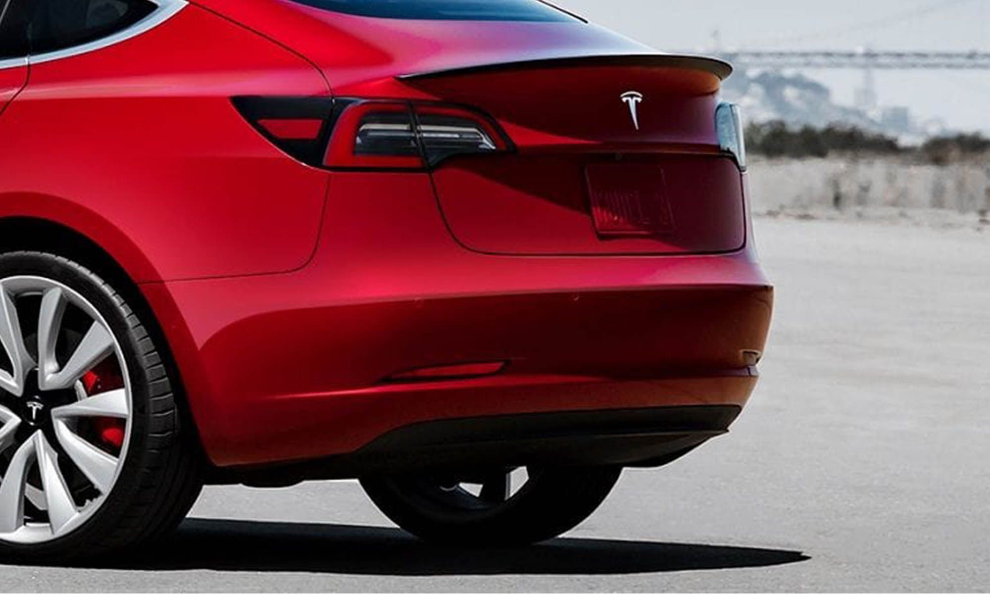 Tesla demuestra que lo suyo es el software, sustituyendo la función de los sensores de aparcamiento por las cámaras.