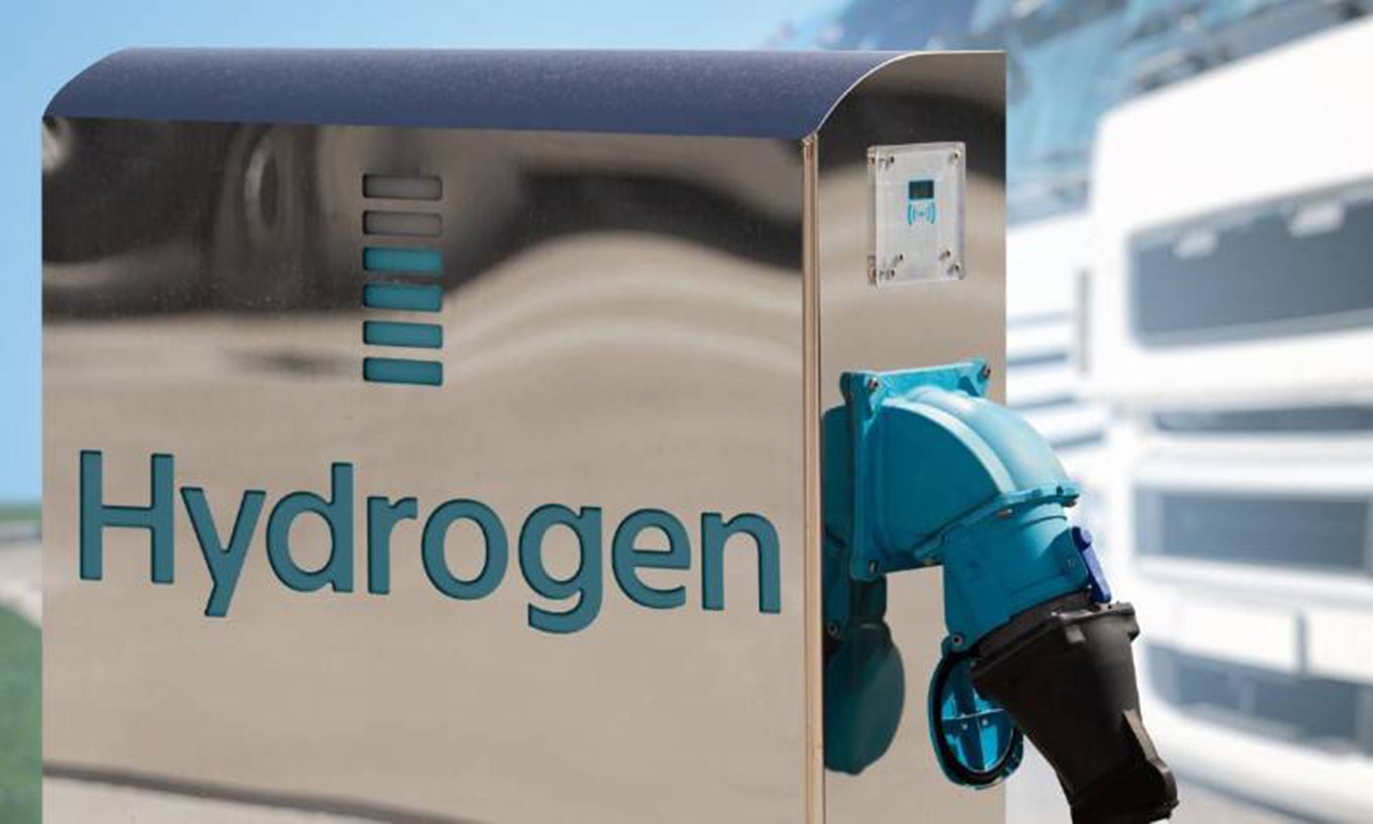 El plan europeo busca disponer de estaciones de hidrogeneras por cada 100 kilómetros de carreteras para el año 2030.