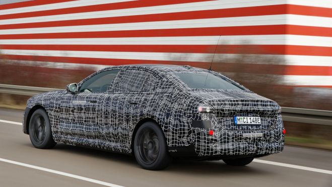 BMW i5 Trasera Dinámica