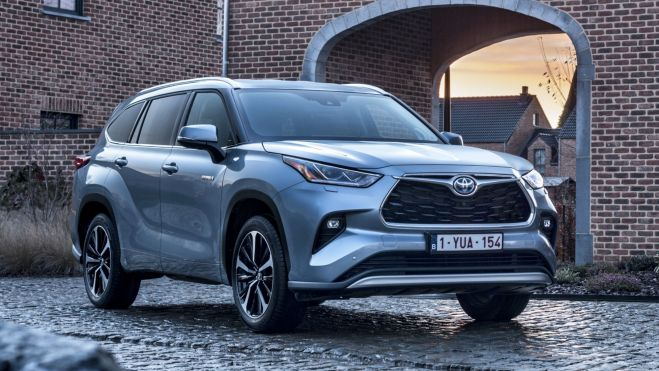 Casi puede llegar a confundirse con un RAV4 por el diseño de su frontal.