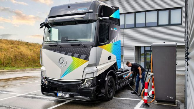 Mercedes Benz eActros LongHaul recarga