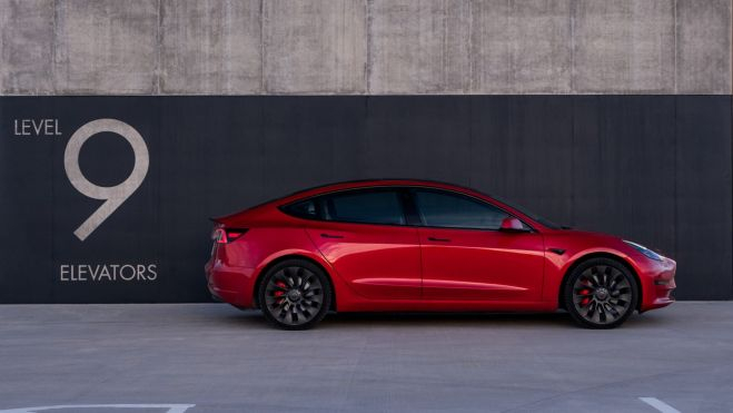 Tesla Model 3 Lateral Tesla Model 3 Lateral