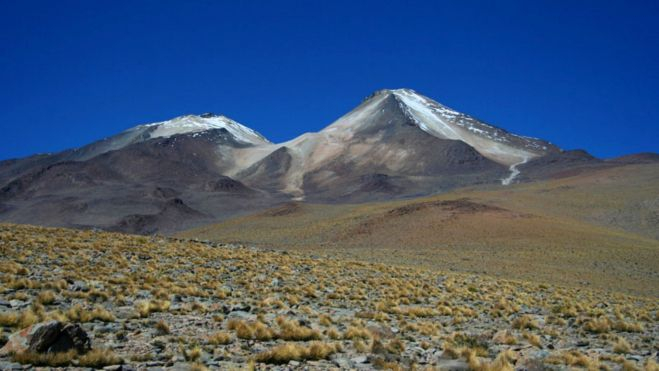 El Uturunco se elevan hasta los 6.008 metros sobre el nivel del mar.