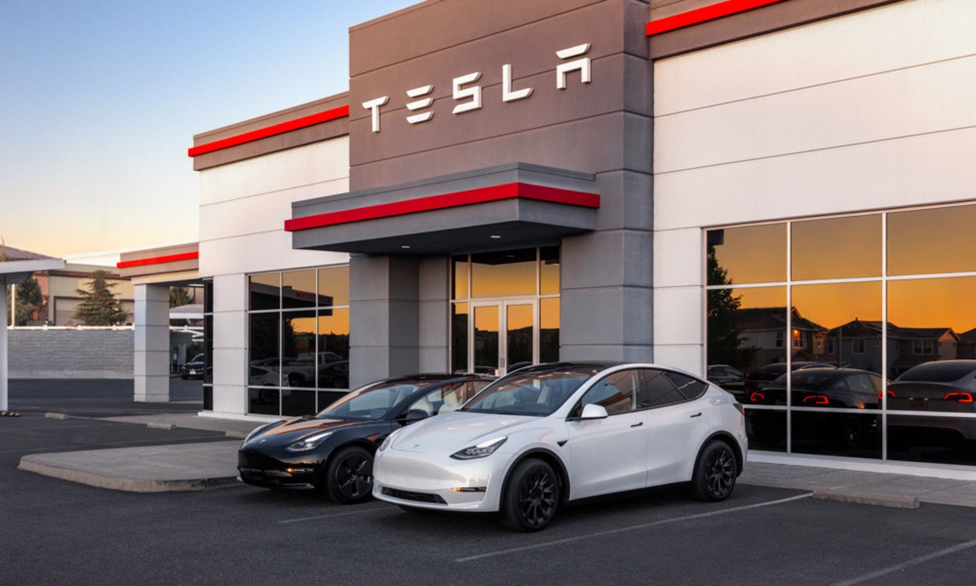 Los concesionarios de Tesla se preparan para una oleada de pedidos ante las nuevas tarifas publicadas.