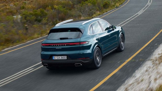 Porsche Cayenne 2024 Trasera