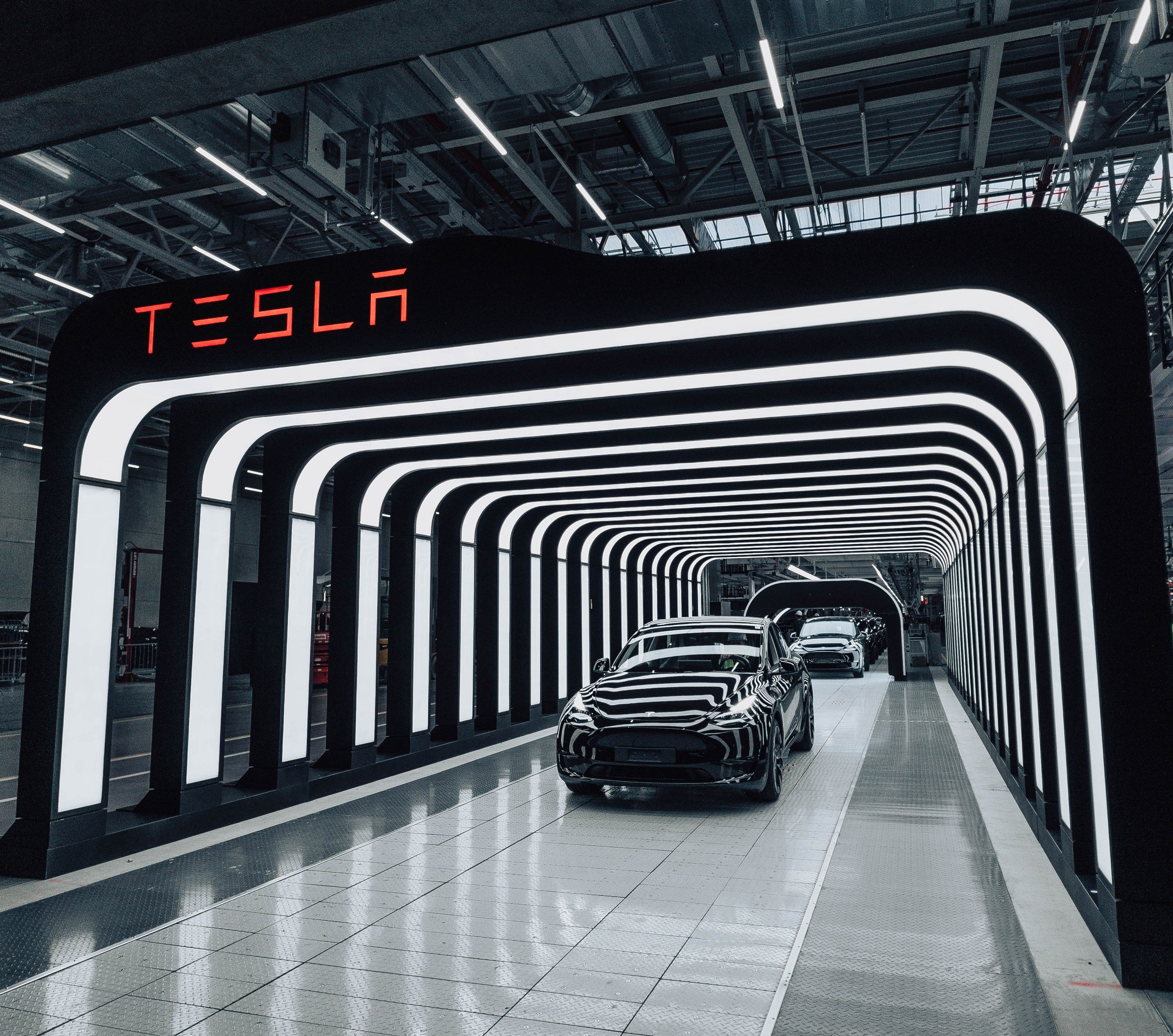Las fábricas de Tesla en todo el mundo hierven de actividad.