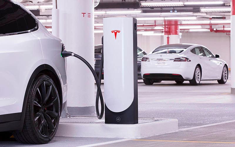 carrera Brújula salón Tesla expande su red 'Urban Superchargers' en la ciudad de Nueva York