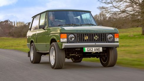 It looks like a regular classic Range Rover, but it’s electric and only for some wealthy 4×4 lovers.