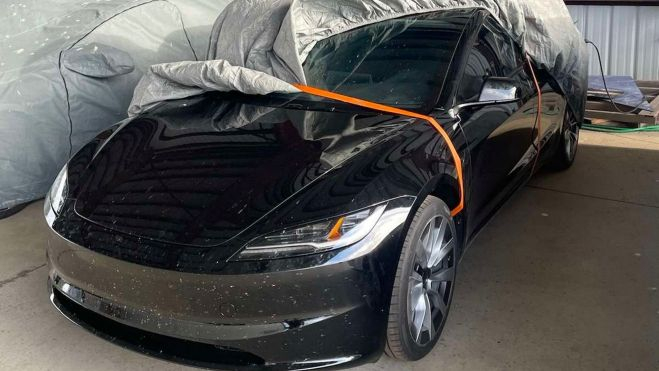 Única imagen hasta la fecha del nuevo Tesla Model 3 completamente al desnudo.