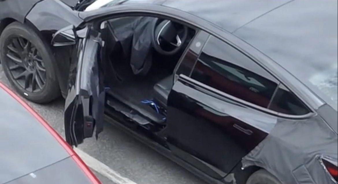 Un vídeo espía muestra la primera imagen del interior del Model 3 2024