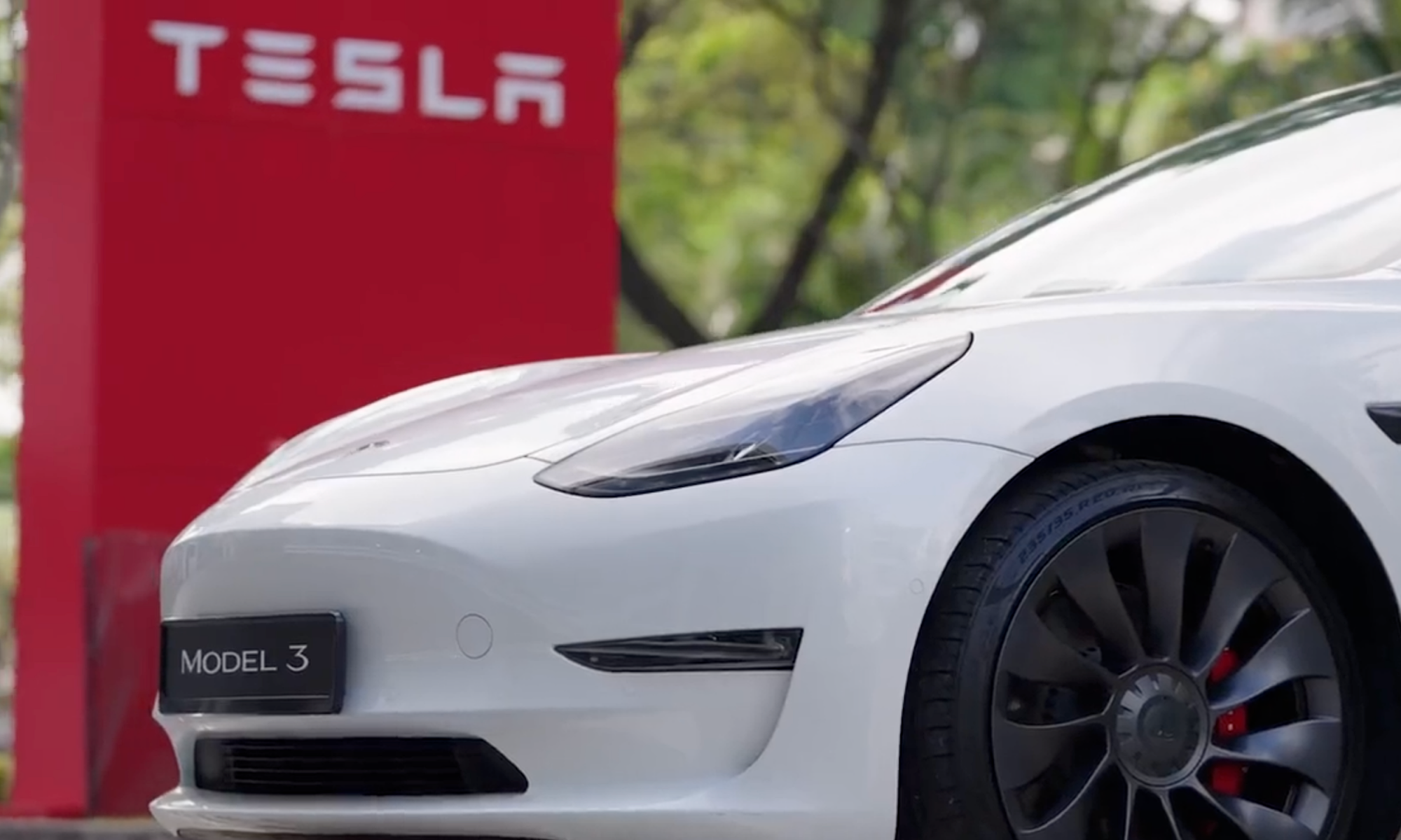 El Model 3 es el protagonista del primer anuncio oficial de Tesla.