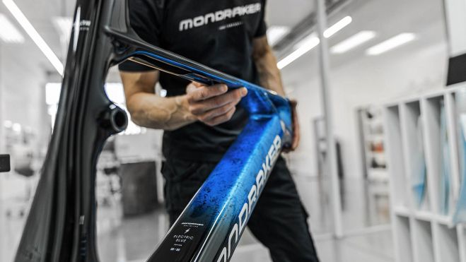 bicicleta electrica Mondraker Crafty Carbon Unlimited Electric Blue interior2 bicicleta electrica Mondraker Crafty Carbon Unlimited Electric Blue interior2