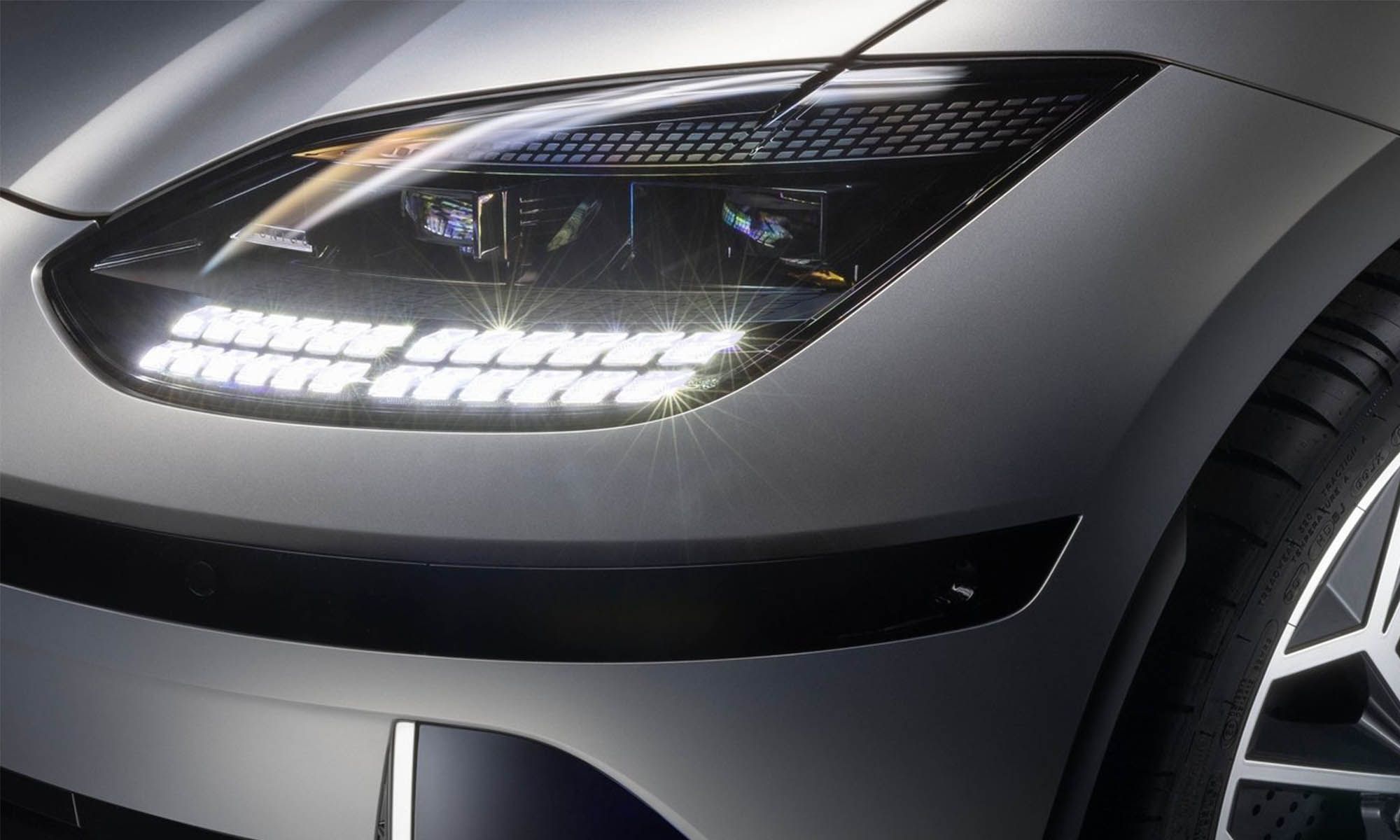 Un total de 25 micro-leds integran los faros matriciales de Hyundai.