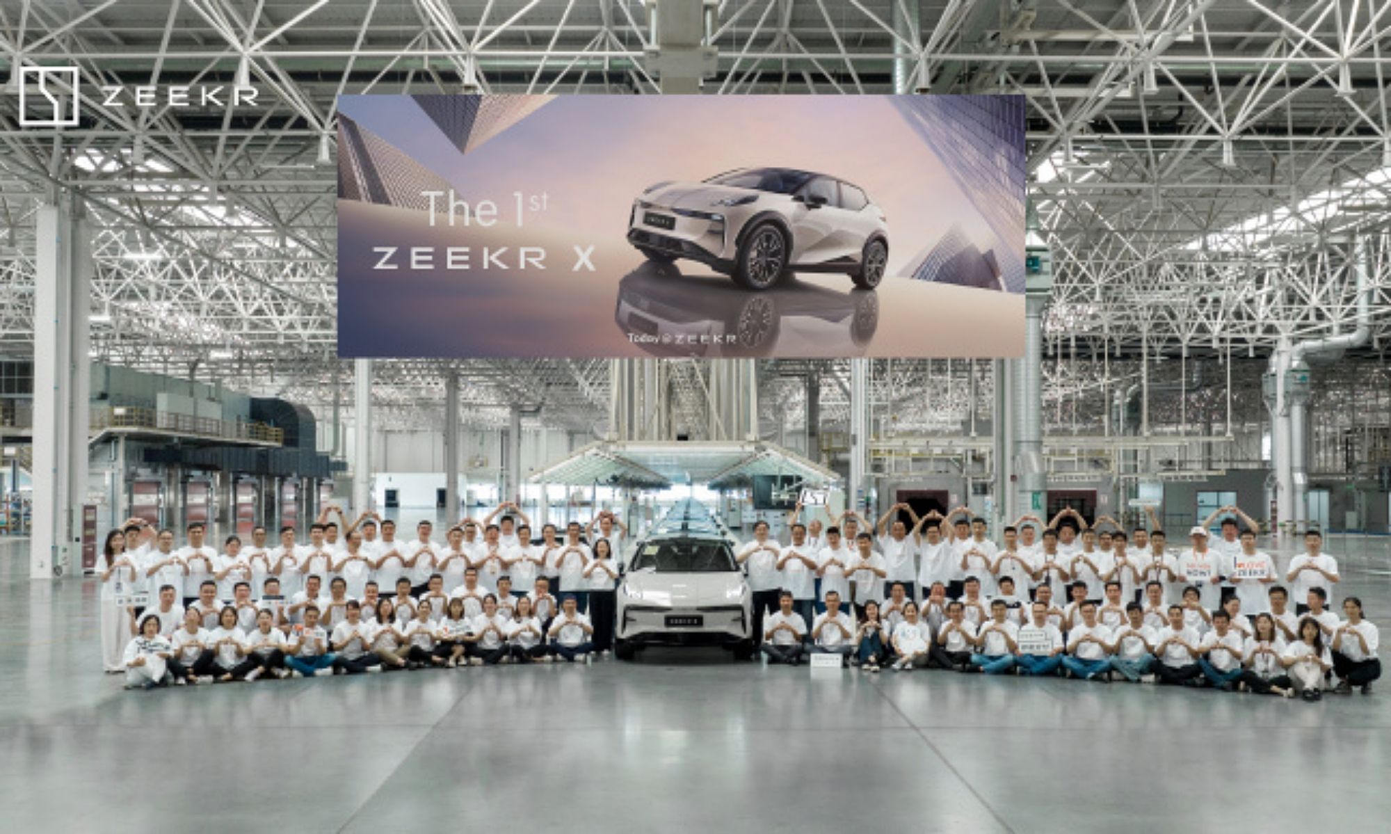 Tras completar la fase de preproducción, la primera unidad comercial del Zeekr X ya ha sido ensamblada.