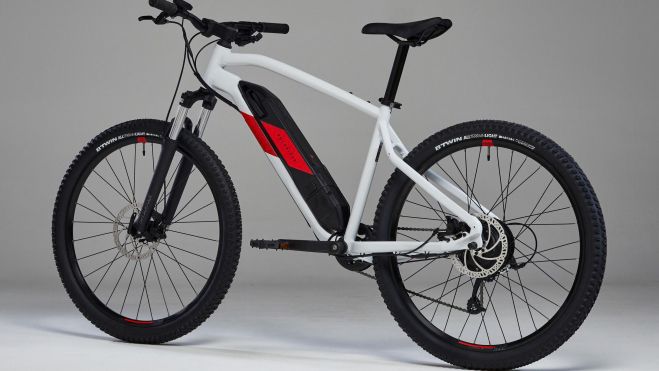Aunque esté compuesta por piezas asequibles, es una muy buena compra si lo que se busca es una bicicleta eléctrica de paso con cierta capacidad off road. Aunque esté compuesta por piezas asequibles, es una muy buena compra si lo que se busca es una bicicleta eléctrica de paso con cierta capacidad off road.