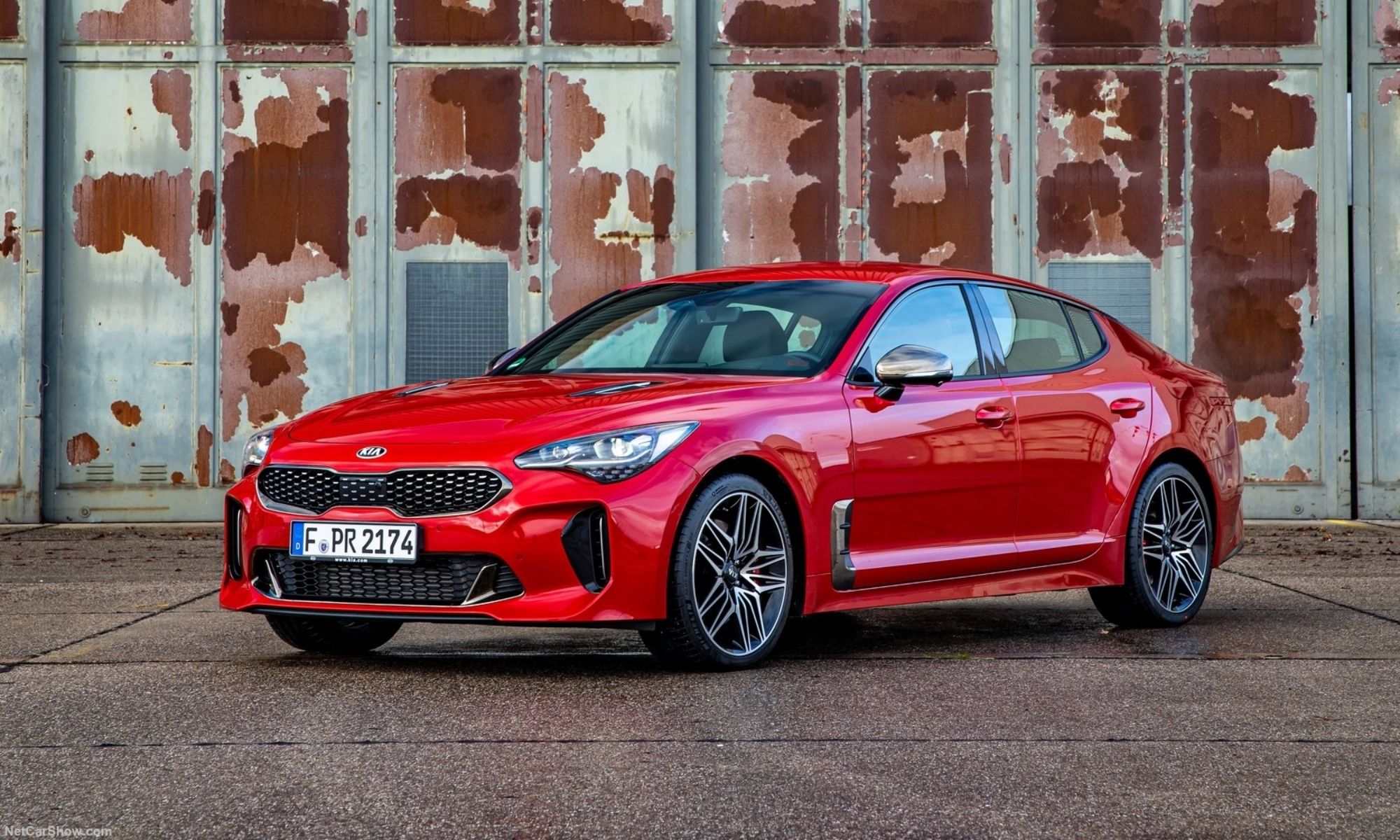 Se plantea como el sucesor en cuanto a concepto del Kia Stinger, en la imagen.